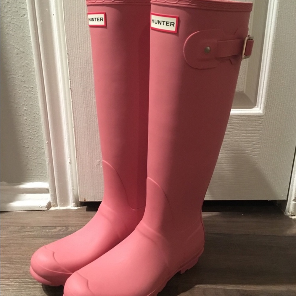 PINK HUNTER BOOTS!
